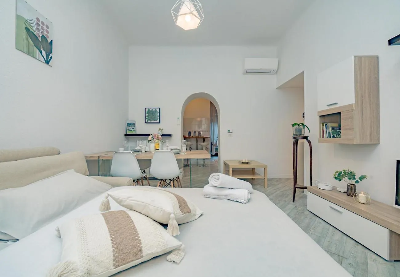 Turrohouse-Duomo 12 Minutes Away Apartment Milan