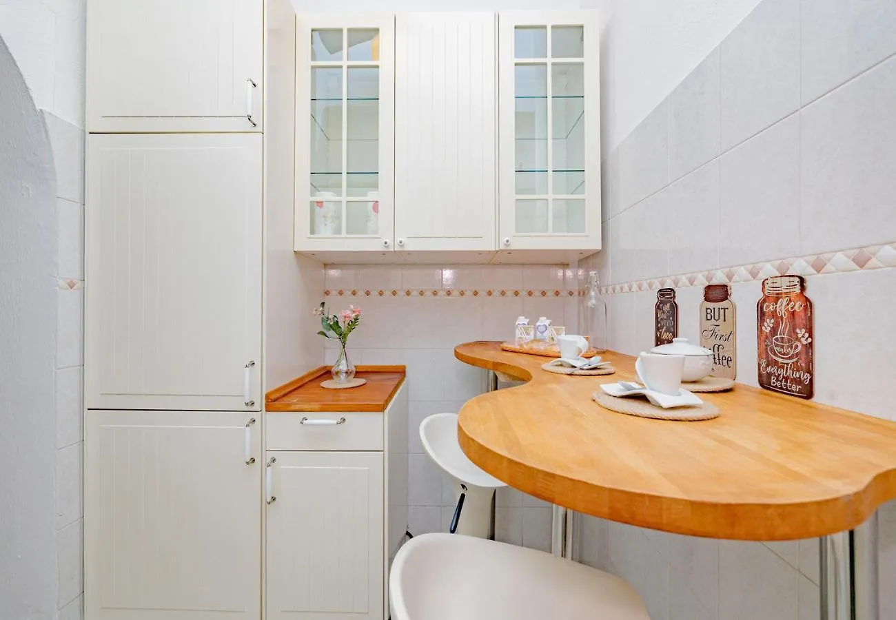 Turrohouse-Duomo 12 Minutes Away Apartment